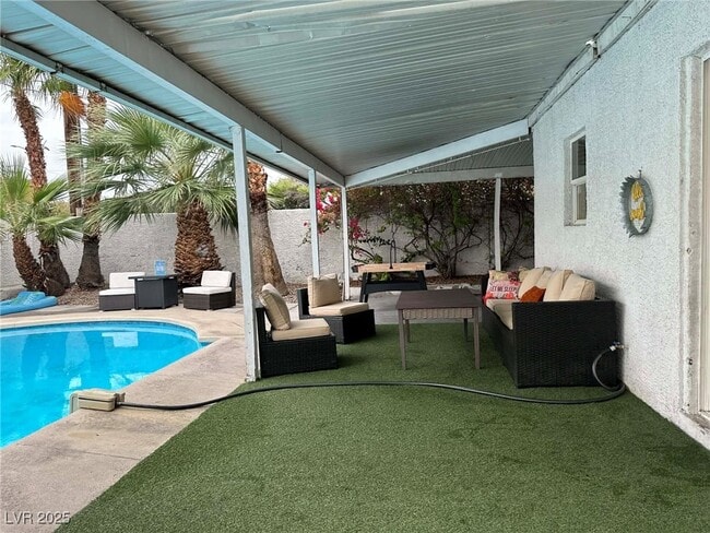 Building Photo - 2419 E Vegas Valley Dr