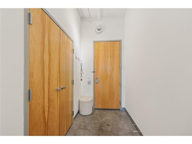 Building Photo - 2929 Chicago Ave