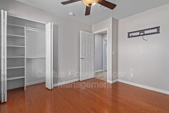 Building Photo - 5217 E Sheena Dr