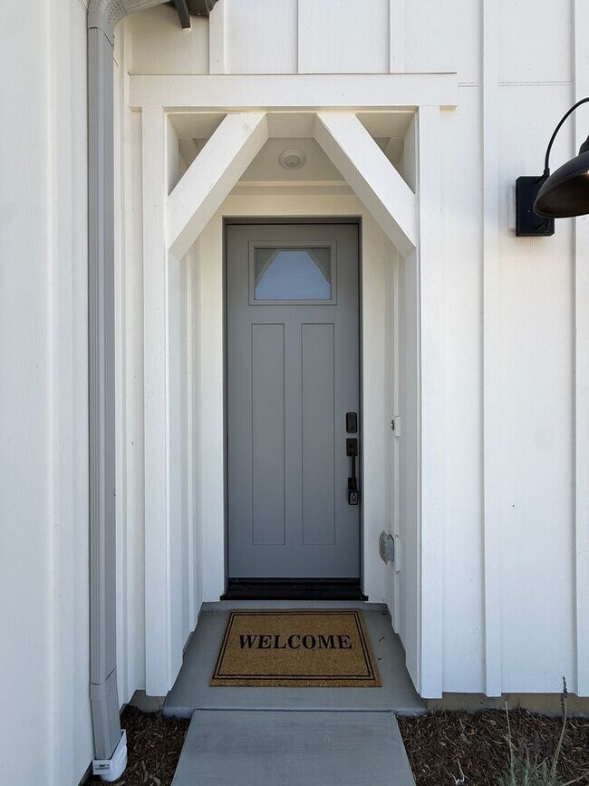 Building Photo - Beautiful New-Build Home in Peaceful Wine Country Setting