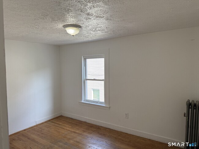 Building Photo - 97 Bissell St