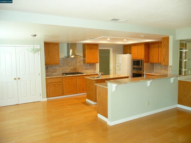 Building Photo - 338 Newcastle Ln