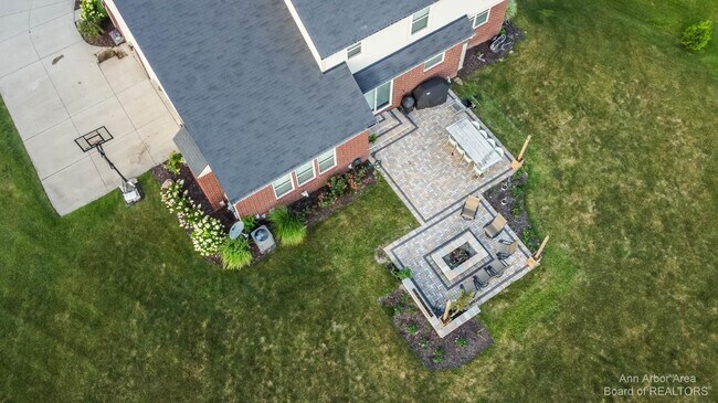 Building Photo - 815 Atherstone Dr