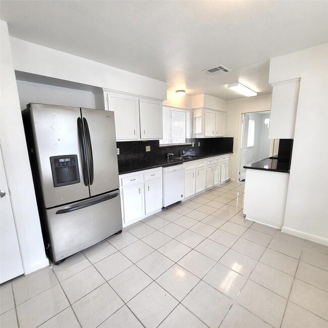 Building Photo - 17223 Artwood Ln