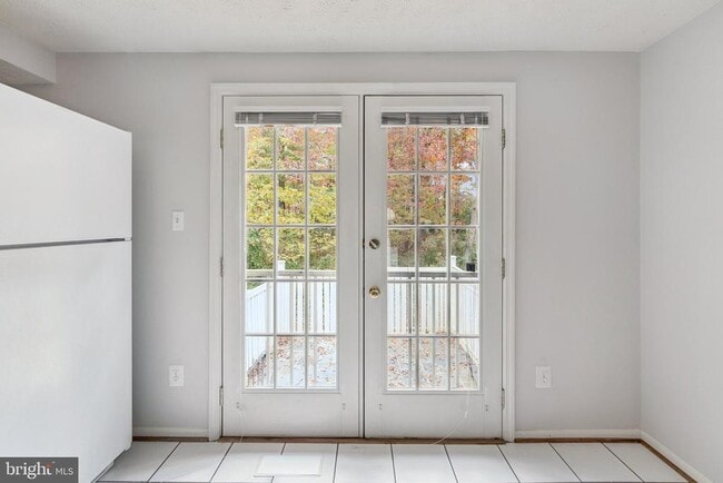 Building Photo - 1581 Woodcrest Dr