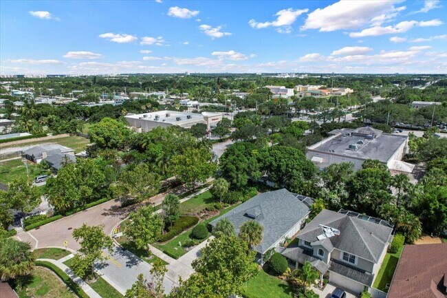 Building Photo - 204 Clocktower Dr