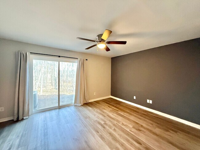 Building Photo - Charming 2BD, 2BA Raleigh Townhome in Prime Location Near I-440, NC State University, Fairgrounds...