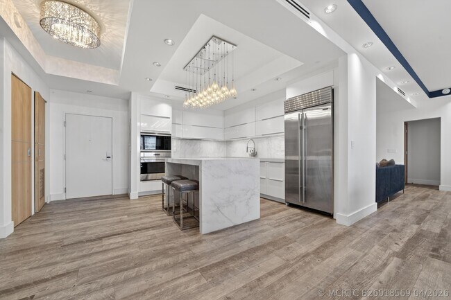 Building Photo - 2301 Collins Ave