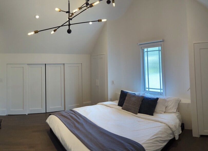 Spacious bedroom; high end new mattress - 830 Myrtle St NE