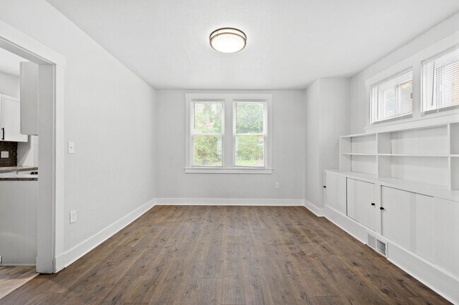 Building Photo - SCORE 1ST MONTH'S RENT FREE IF SIGNED BY AUGUST 7! Spectacular 3 bedroom home in Carrick availabl...