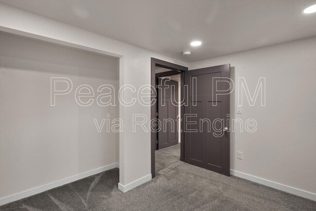Building Photo - 1380 E 330 S