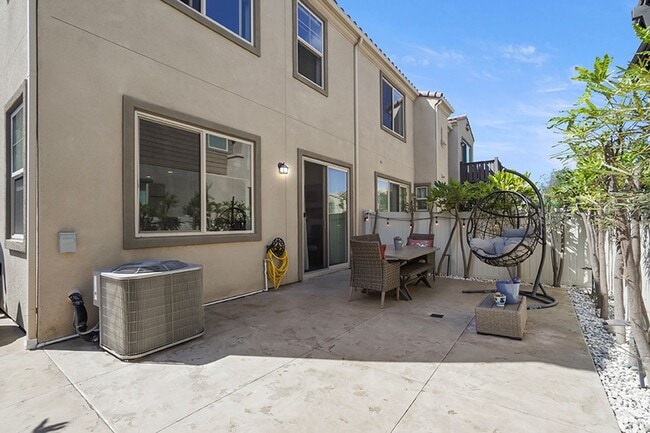 Building Photo - Beautiful TownHome in Pacific Ridge Rancho...