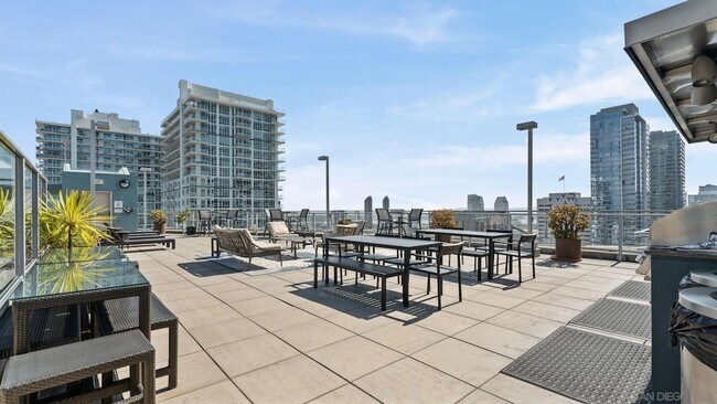 Building Photo - 1080 Park Blvd