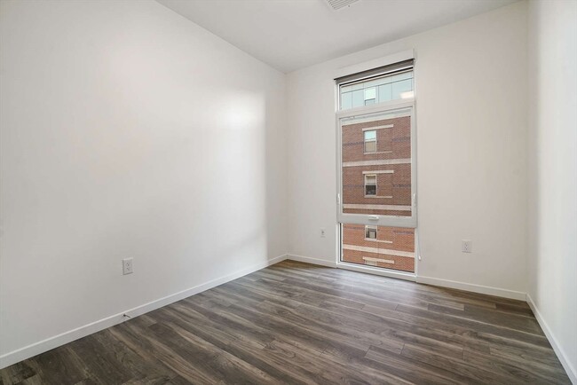 Building Photo - 839 Beacon St