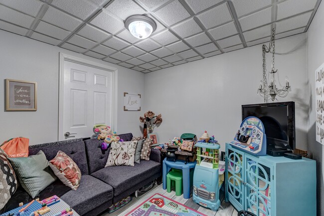 Building Photo - 4025 Wild Flower Dr