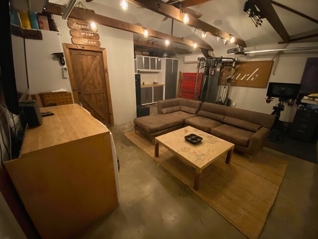 Building Photo - 1738 S Marvin Ave