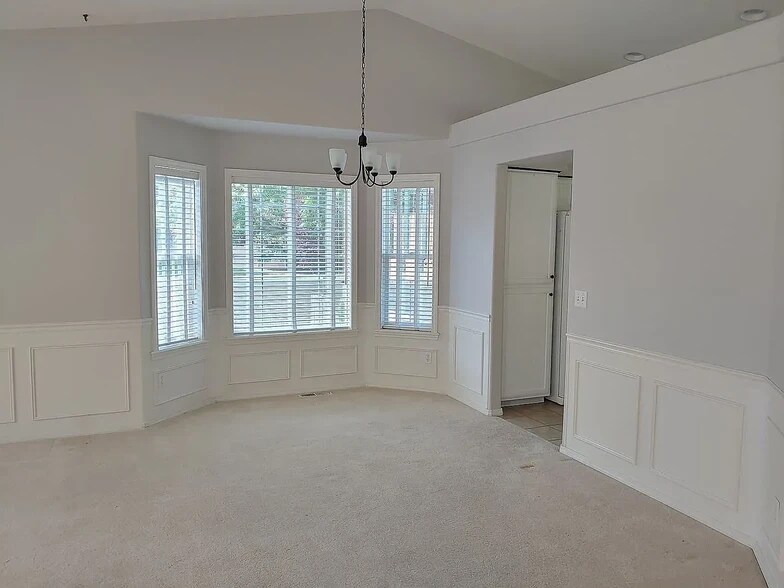 Building Photo - 5765 N Stafford Rd