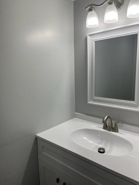Building Photo - 128 Rainbow Ct