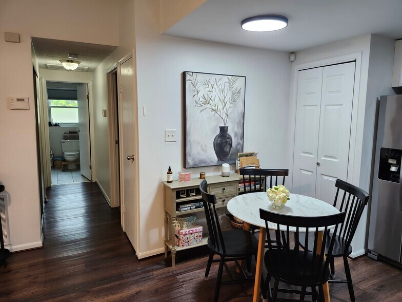 Building Photo - 11420 Little Patuxent Pky