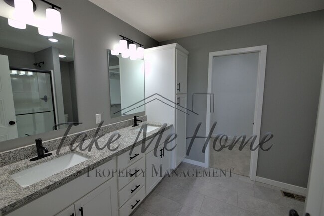 Building Photo - Gorgeous 3 bedroom in Nixa!