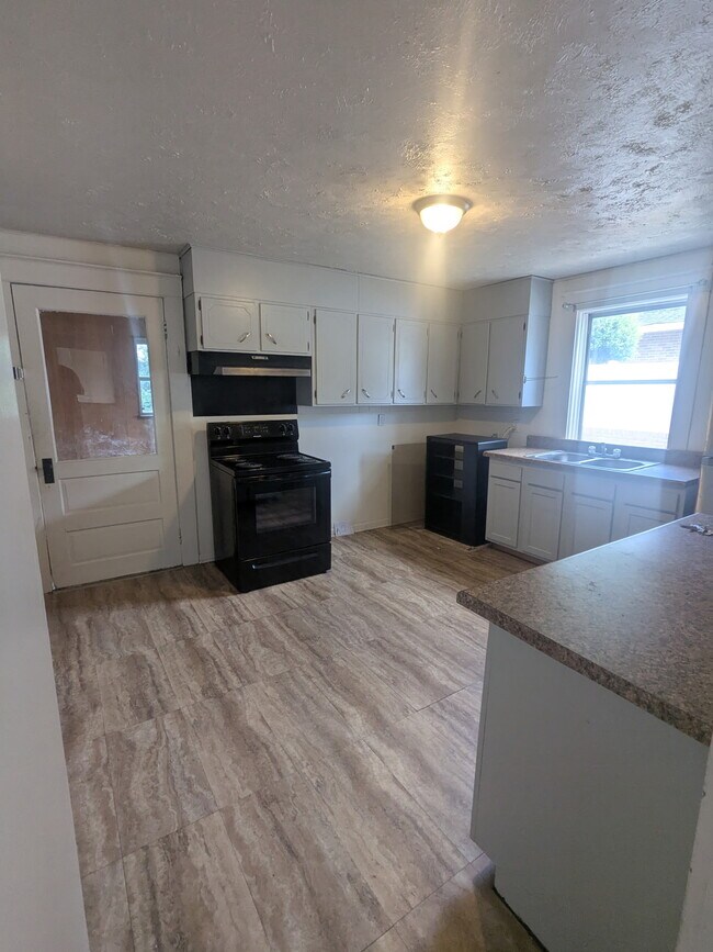 Building Photo - 816 Goldwire St SW