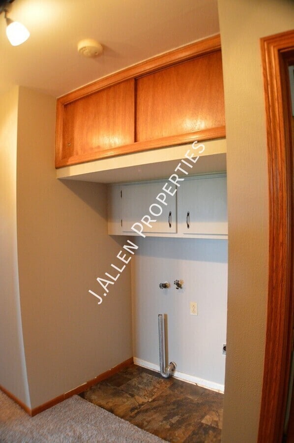 Building Photo - 2219 Sunset Ave