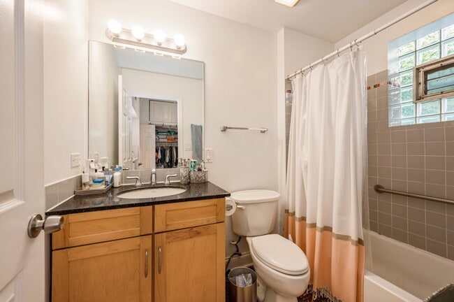 Building Photo - 616 S Oakley Blvd