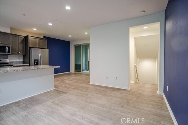 Building Photo - 863 Iris Way