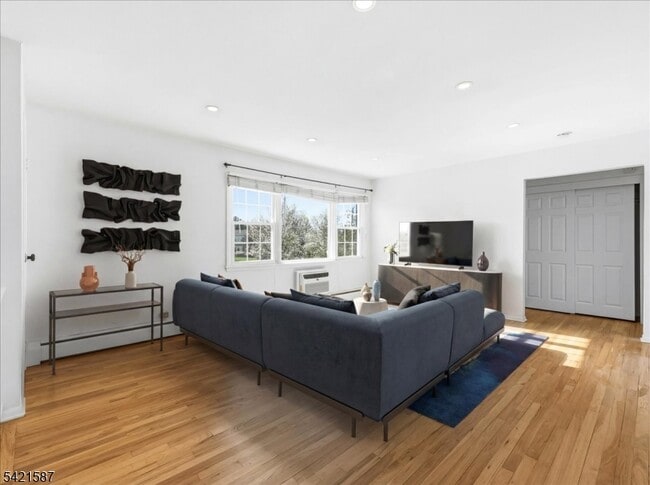 Building Photo - 115 Pitney Pl