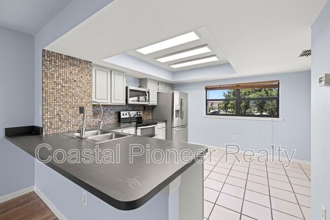 Building Photo - 12356 Capri Cir N
