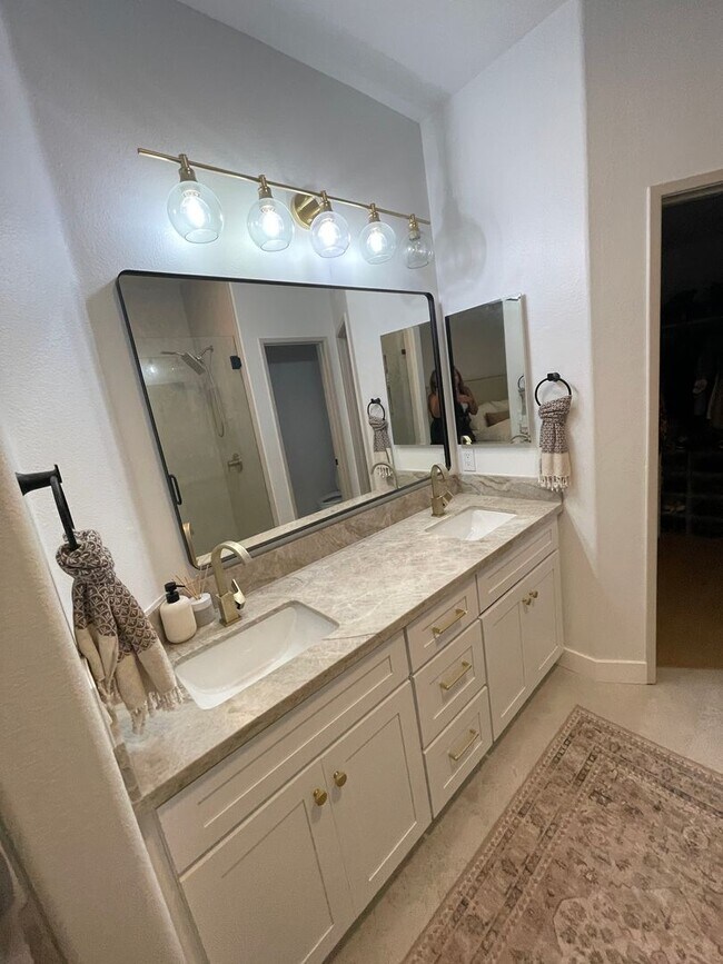 Building Photo - 2Br/2.5 Bth In Beautiful Monaco Community. Anaheim Hills