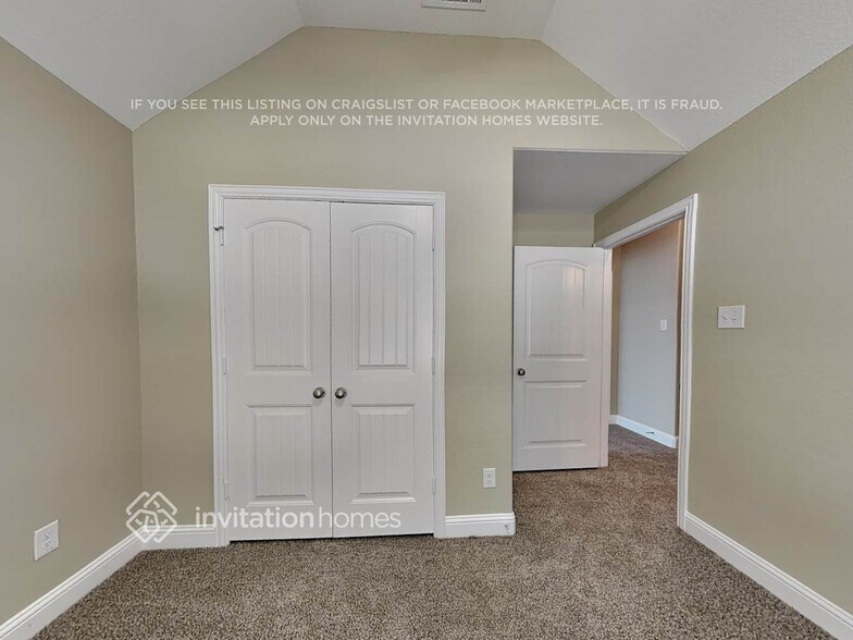 Building Photo - 5609 Paradise Dr