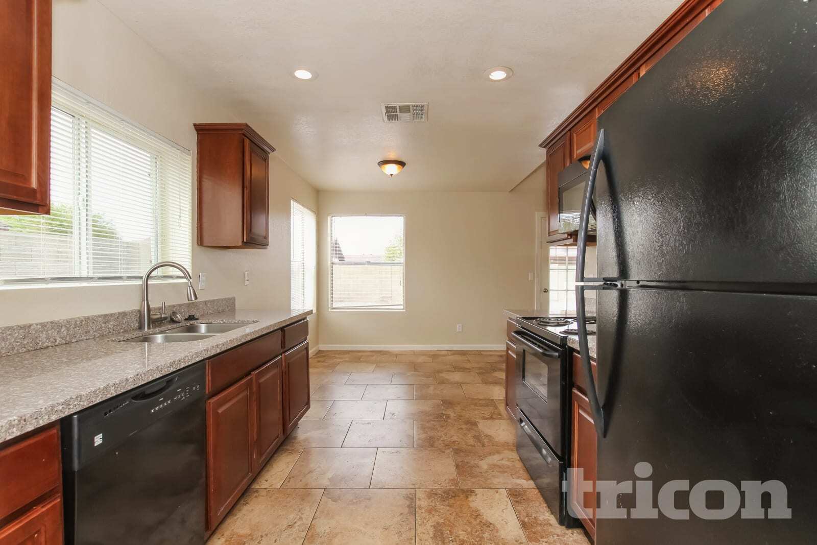 Building Photo - 6926 W Cameron Dr