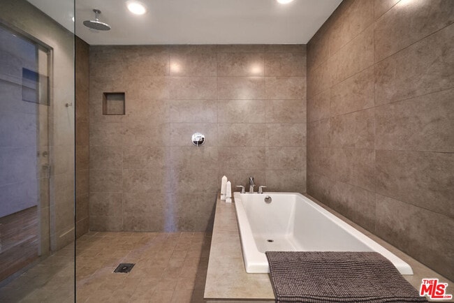 Building Photo - 6001 Carlton Way