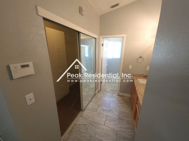 Building Photo - 10172 Sheffield Oak Way