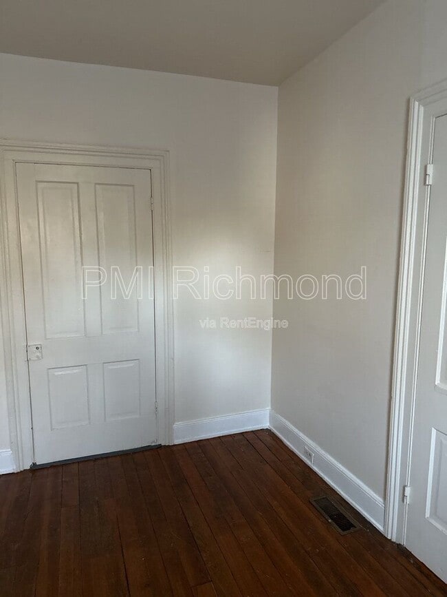 Building Photo - 413 S Laurel St