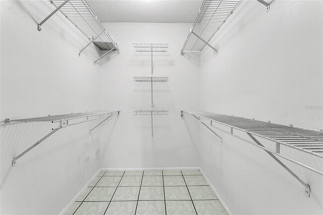 Building Photo - 305 Northlake Dr