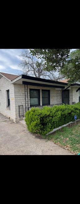 Building Photo - 606 Springdale Rd