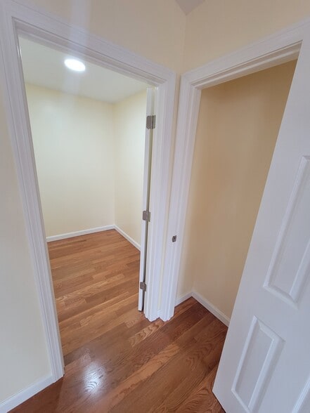 Building Photo - 33 Hamilton St