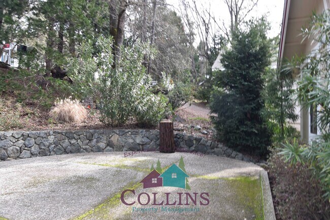 Building Photo - 18389 Jayhawk Dr