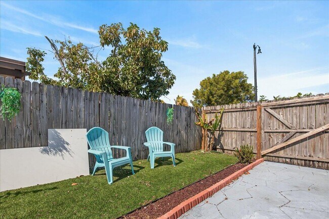 Building Photo - 110 NE 30th St