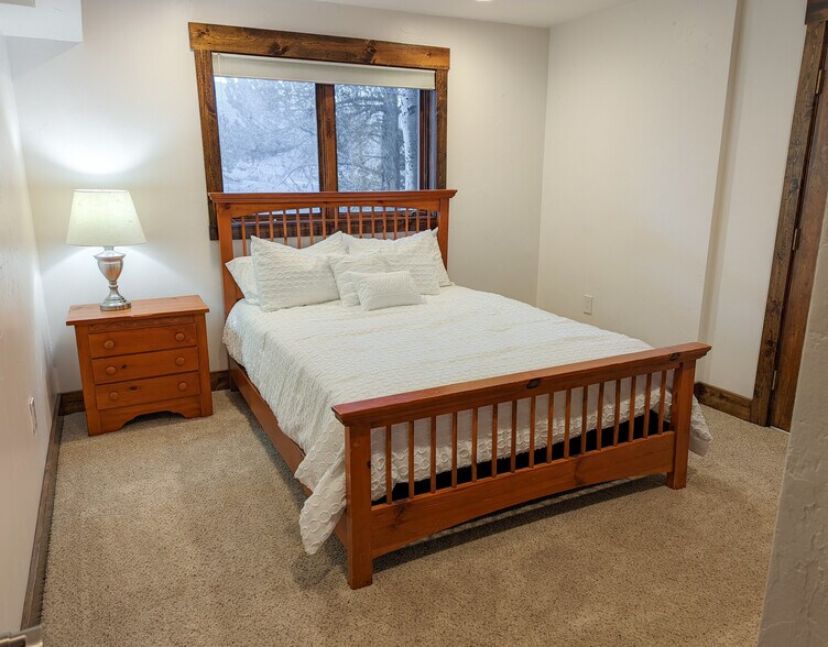 Building Photo - 1228 Palmers Dr