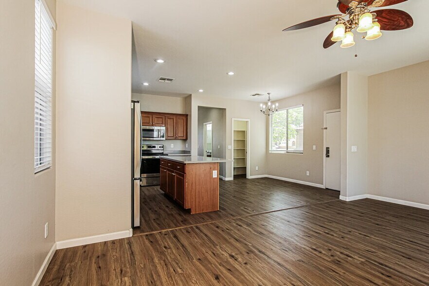 Building Photo - 9090 S 258th Ln