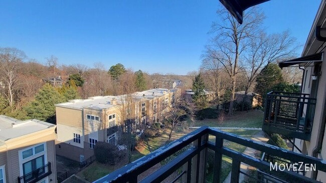 Building Photo - 2425 Vail Ave