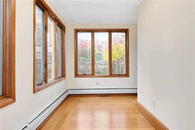 Building Photo - 41 Elmway St