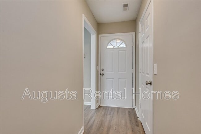 Building Photo - 108 Kelly Dr