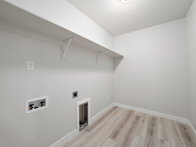 Building Photo - Wau-15083 S Reins Way Bluffdale, UT 84065