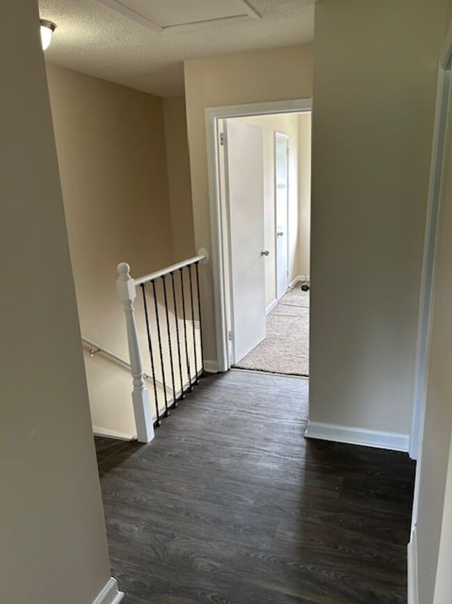 Building Photo - NOW AVAILABLE!! MOVE IN SPECIAL