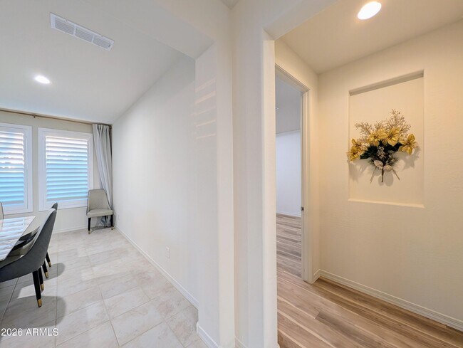 Building Photo - 5902 N 86th Dr