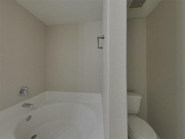 Building Photo - 944 American Monarch Dr